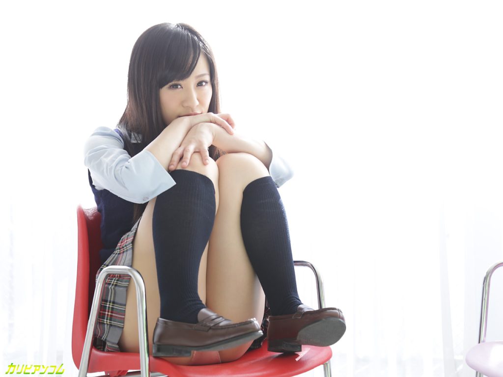 京野結衣 真剣な表情でカメラを見つめる演技シーン。11年以上経っても人気が衰えない理由が伝わる一枚。
