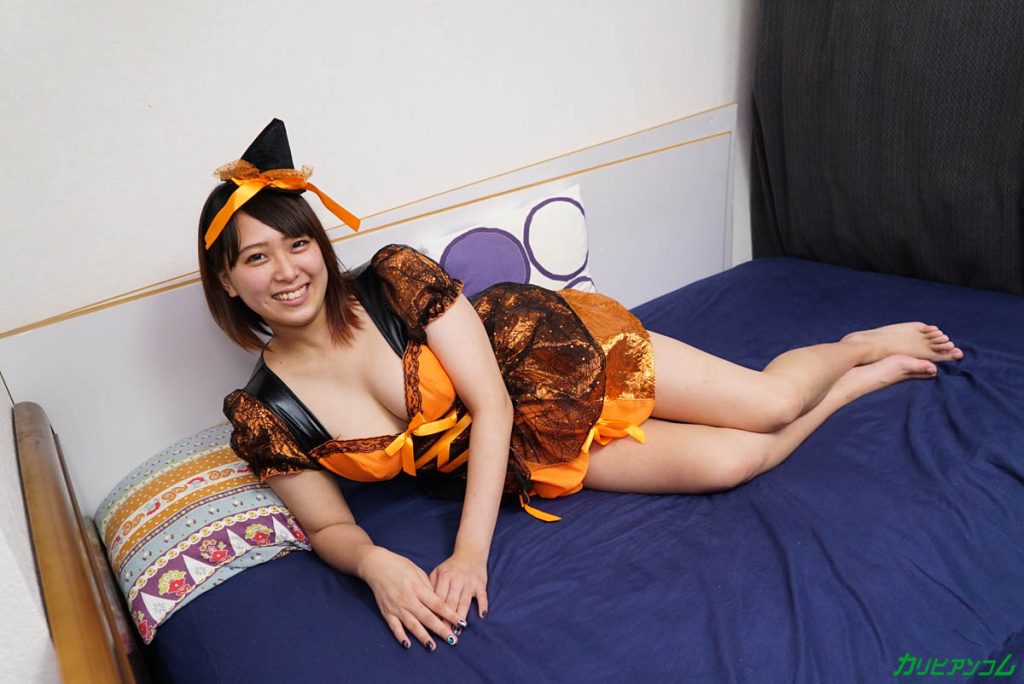 玄関先でフェラを披露する内山あすかさん、笑顔のまま大胆に舌を這わせる姿が可愛すぎます!