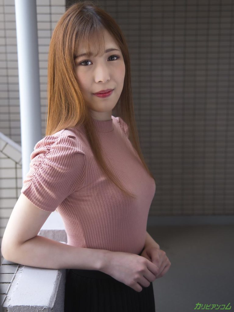 藤井みなみ 遠隔ローターお散歩デート Caribbeancom 外廊下でM字開脚し震える美脚美女