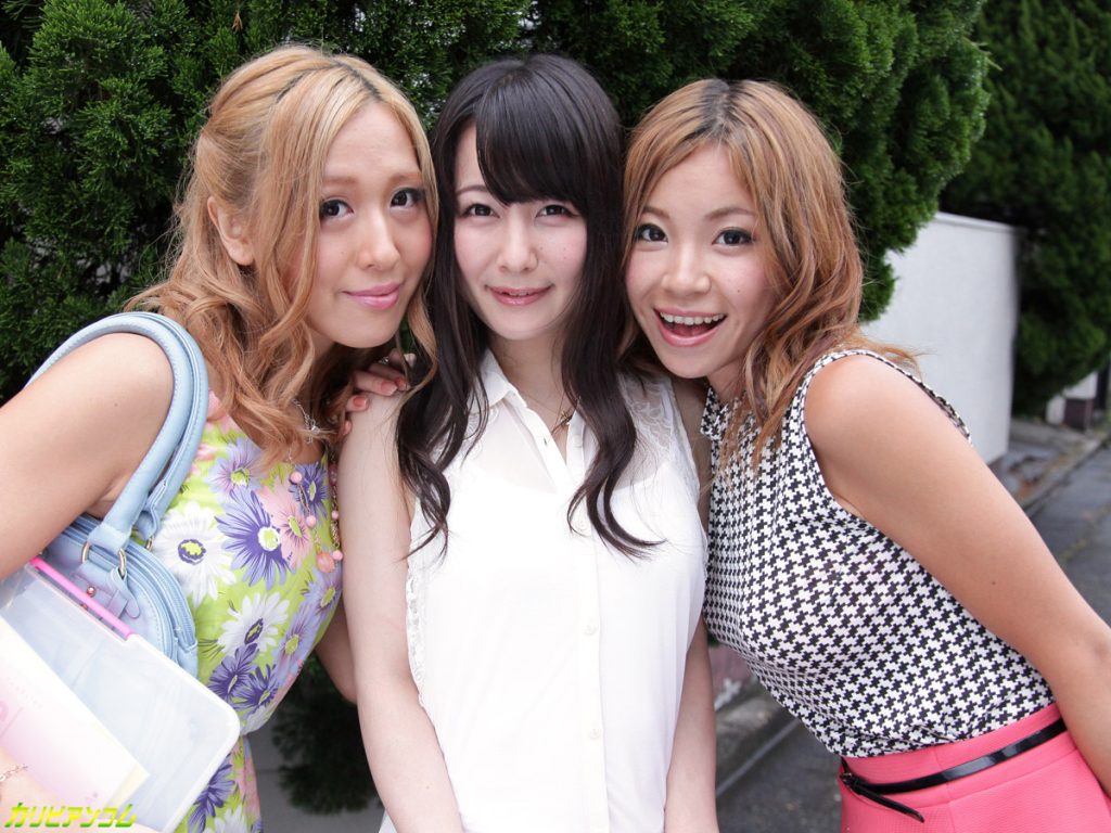 松すみれ・岩佐あゆみ・早川メアリーが制服風衣装でポーズを決めているキャンパス帰りシチュエーション作品のパッケージ画像