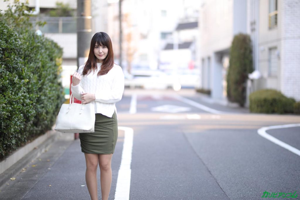 佐々木優奈 カリビアンコム｜立ちバックで腰を震わせる清楚系お姉さん