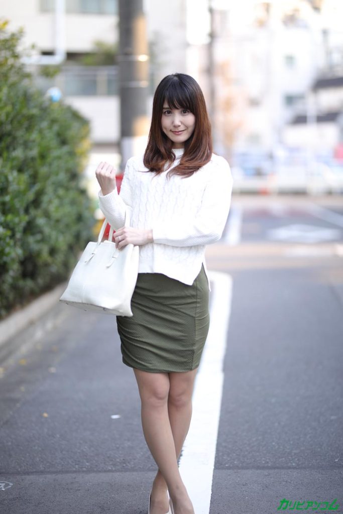 佐々木優奈 カリビアンコム｜ソファで美しいマンコを責められて悶える姿