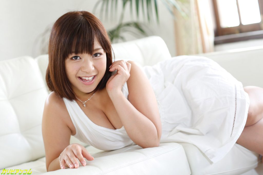 カリビアンコムならではの高画質で映し出される尾上若葉の張りのある胸元。何度見ても飽きない究極のボディ。