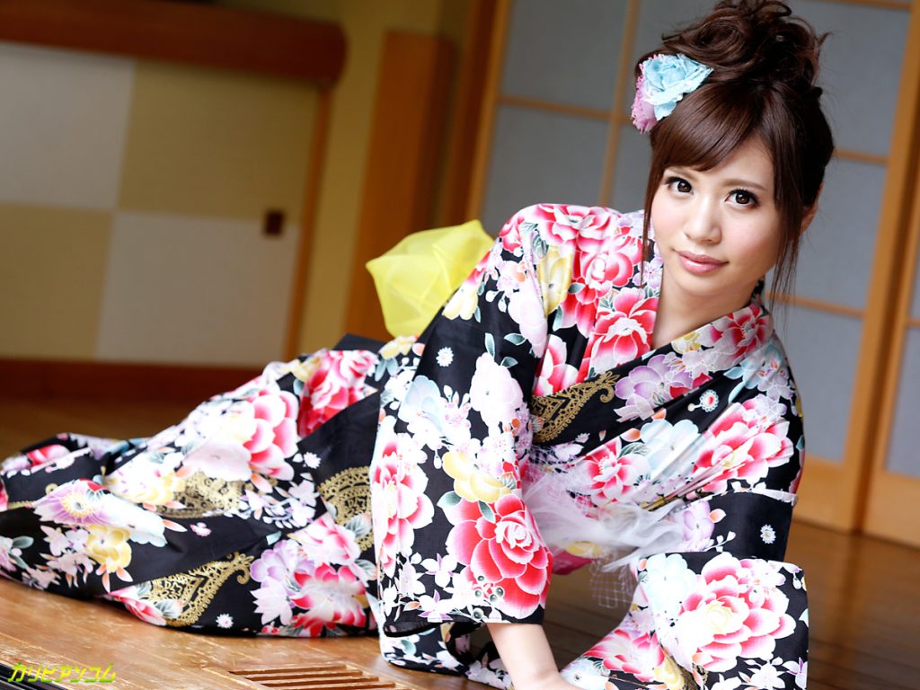 カリビアンコム「カリビアンキューティー Vol.29」遥菜ちゃんが初潮吹きチャレンジ開始。後ろから揉みしだかれながら潮の量で運勢を占うシーン。