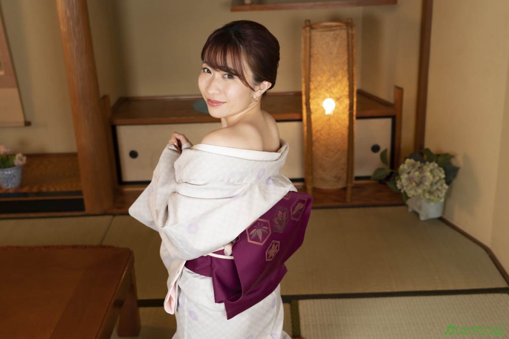 着物姿の森田みゆが常連客に密着してトロけるおもてなしをするカリビアンコム動画