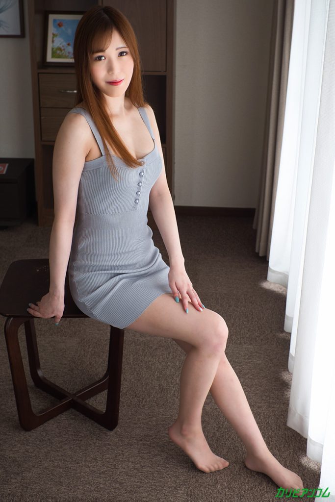 カリビアンコムで色白スレンダーボディを強調した藤井みなみの全身シルエットショット