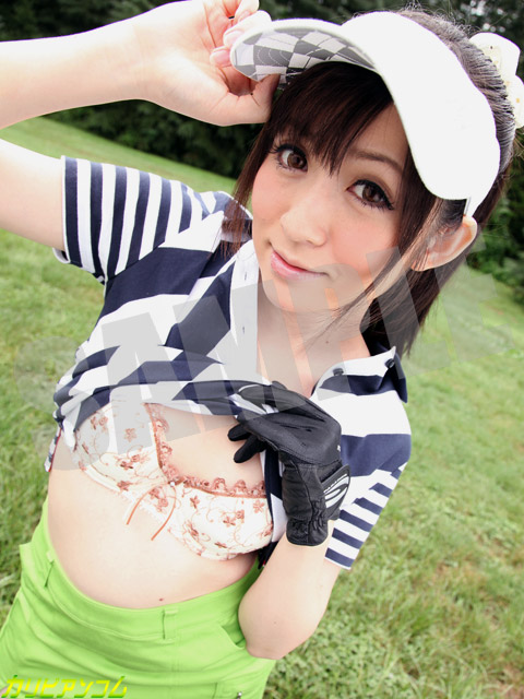 雨の練習場でフォーム指導を受ける月野みちるの場面イメージ