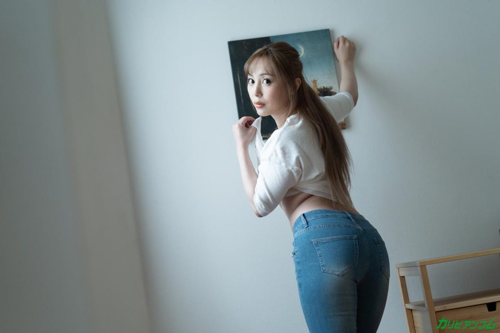 櫻木梨乃ちゃんが家事代行姿でピタパン尻を強調しているカリビアンコム作品レビュー画像