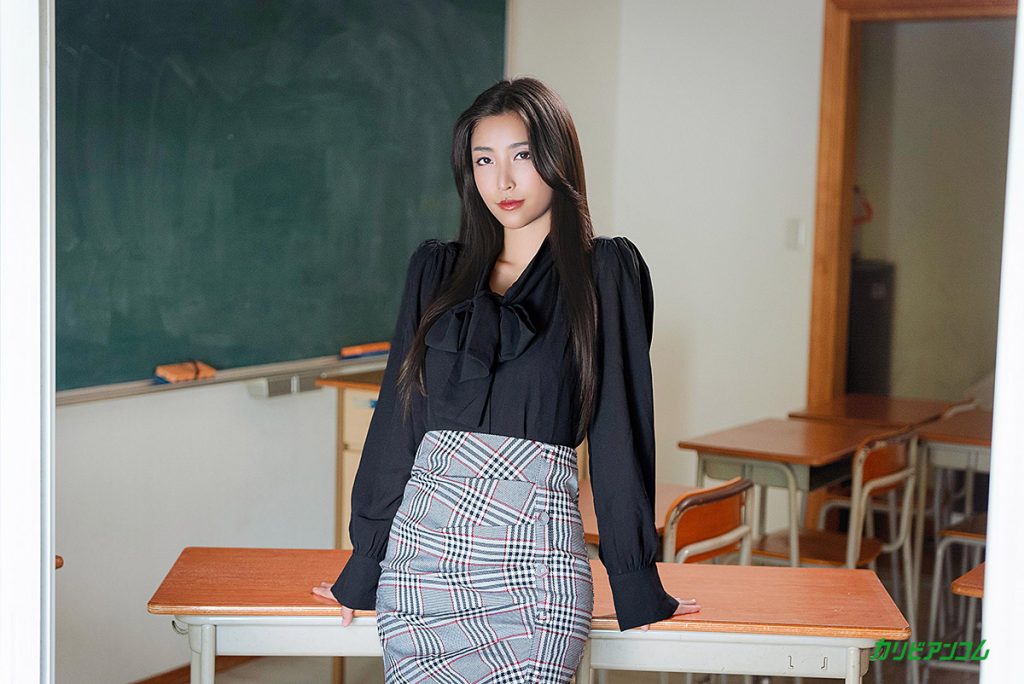 百多えみりの美脚タイトスカート痴女教師コスチューム作品画像