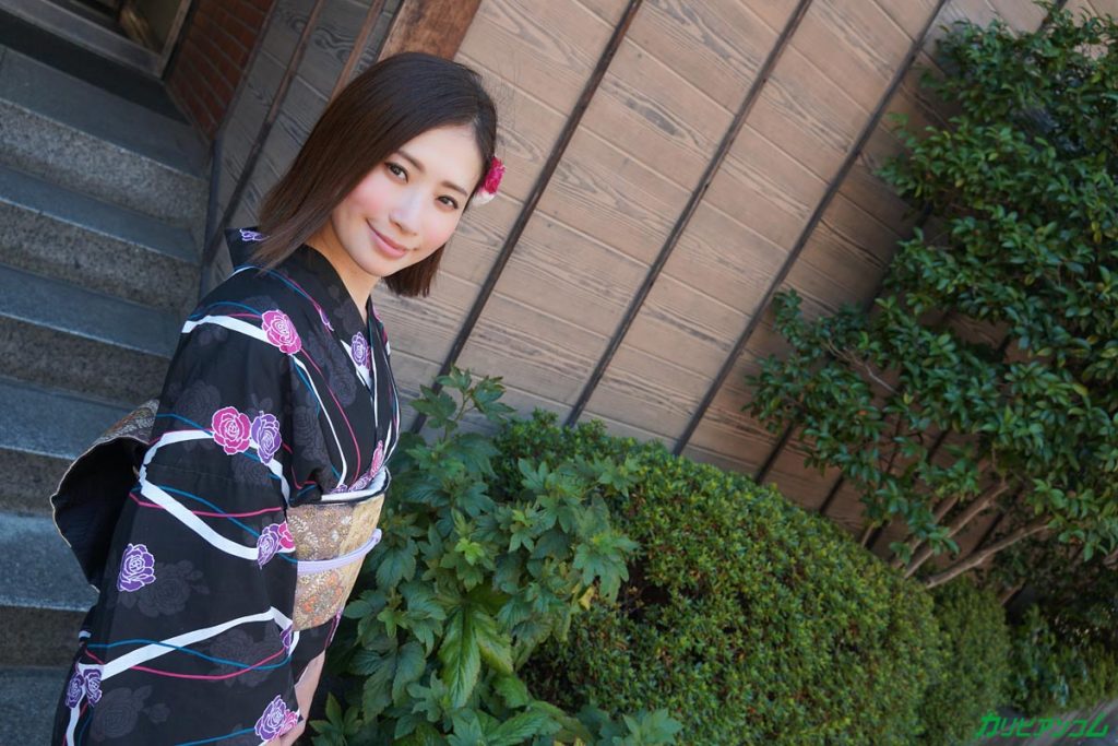     新城由衣ちゃんの浴衣姿と白肌の美しさが印象的な恍惚シリーズの場面